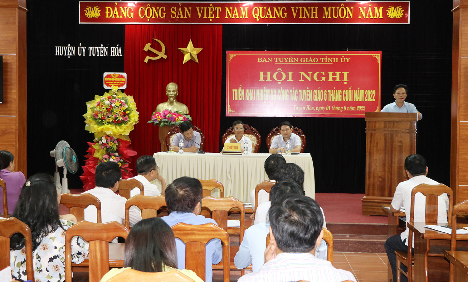 Toàn cảnh hội nghị.