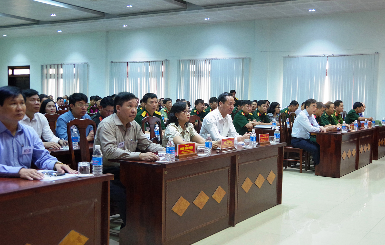 Các đại biểu dự lễ khai mạc