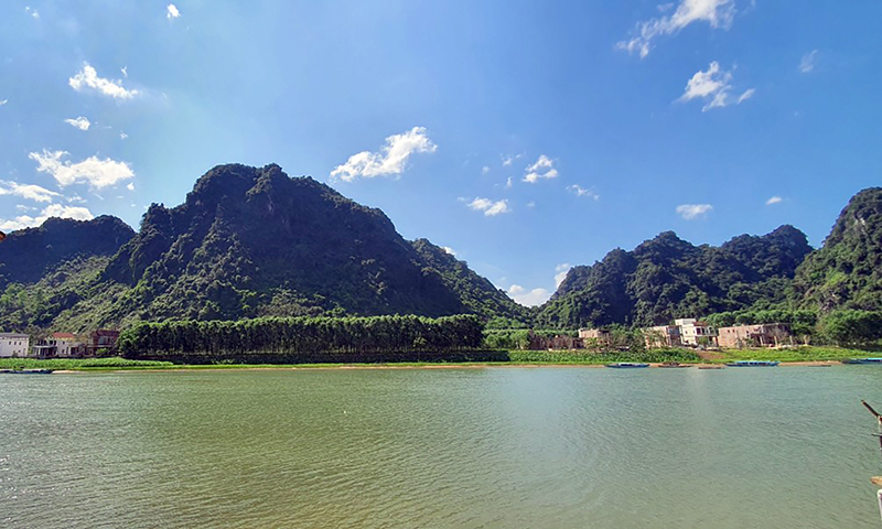 Tổ dân phố Na, thị trấn Phong Nha (Bố Trạch), nơi có tuyến đường nối Trằm Mé-Na đi qua phần đất dự án Khu nghỉ mát và giải trí Phong Nha. 