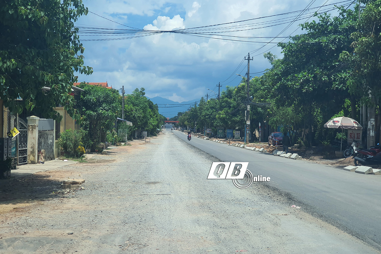 Việc rải thảm nhựa bê tông các phần đường còn lại sẽ được đơn vị thi công phấn đấu hoàn thành trước ngày 30/9/2022.