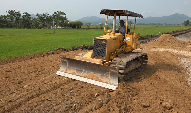 Nhiều tuyến đường liên vùng được khởi công xây dựng, tạo động lực thúc đẩy phát triển kinh tế-xã hội.