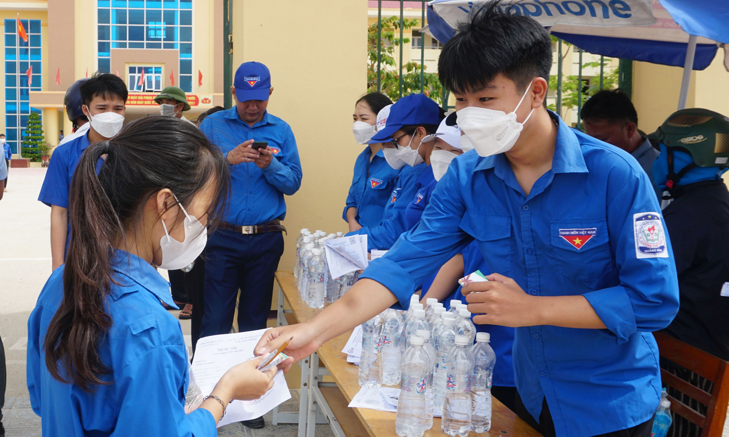 Tuổi trẻ Quảng Trạch tiếp sức mùa thi.