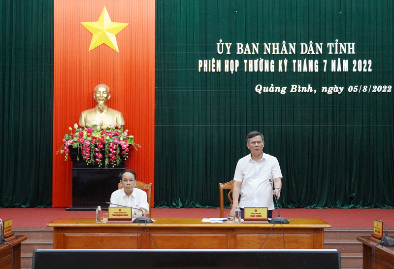 Đồng chí Chủ tịch UBND tỉnh Trần Thắng phát biểu đặt vấn đề tại phiên họp.