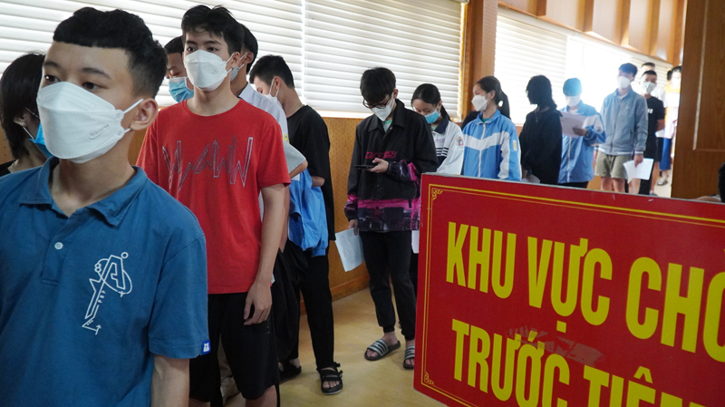 Đối tượng học sinh cần được tiêm đủ mũi vắc xin phòng Covid-19 để chuẩn bị khai giảng năm học mới.