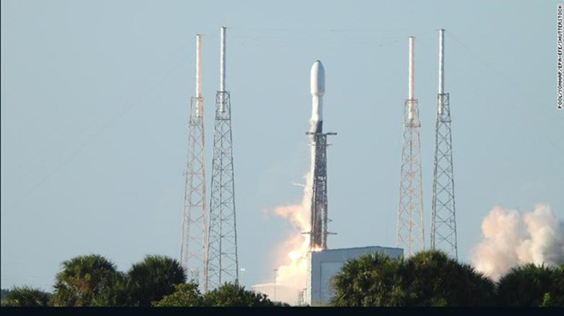 Tên lửa Falcon 9 mang theo tàu thăm dò Danuri của Hàn Quốc rời bệ phóng tại Trạm vũ trụ Cape Canaveral ở Florida, Mỹ ngày 5/8/2022. (Nguồn: CNN)