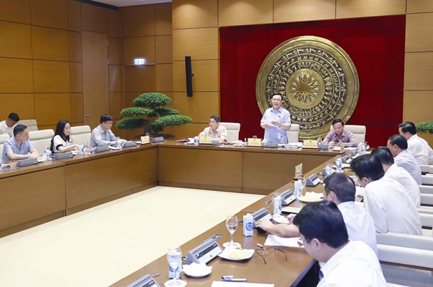 Chủ tịch Quốc hội Vương Đình Huệ phát biểu tại buổi làm việc. (Ảnh: Doãn Tấn/TTXVN)