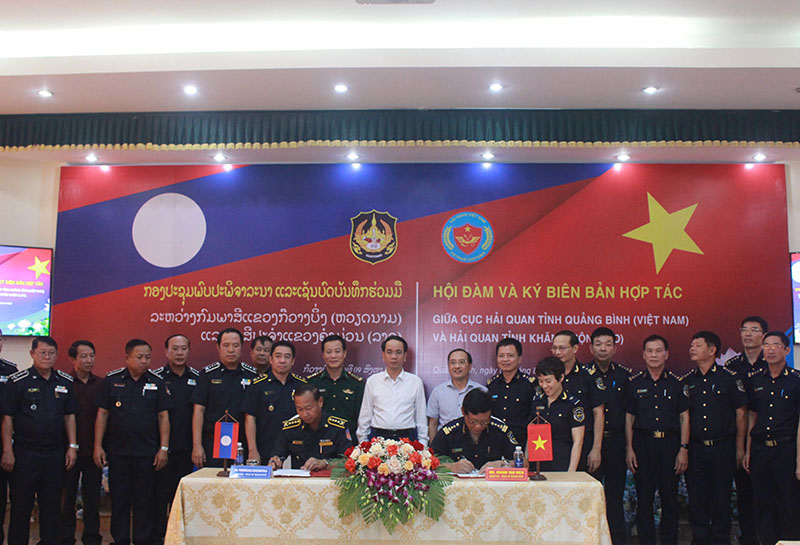 Hải quan tỉnh Quảng Bình và Hải quan tỉnh Khăm Muộn ký biên bản hợp tác