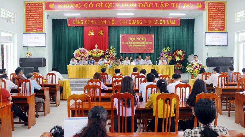  Cử tri huyện Bố Trạch nêu ý kiến kiến nghị.