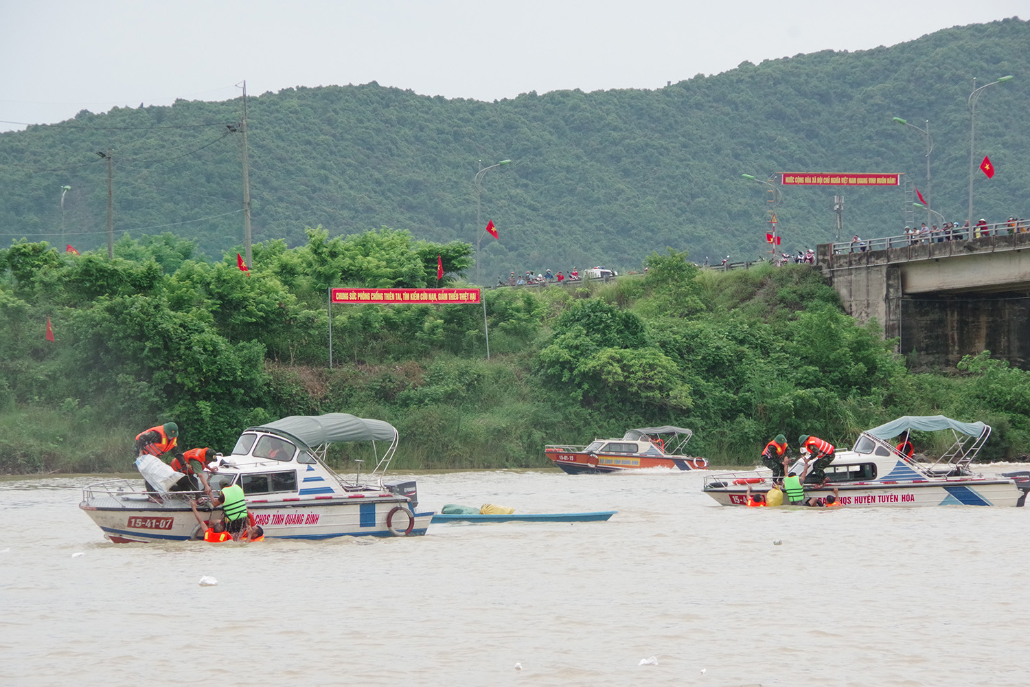 Thực binh cứu hộ cứu nạn trong lũ lụt