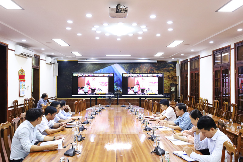 Tham gia hội nghị có đại diện các sở, ban, ngành liên quan.