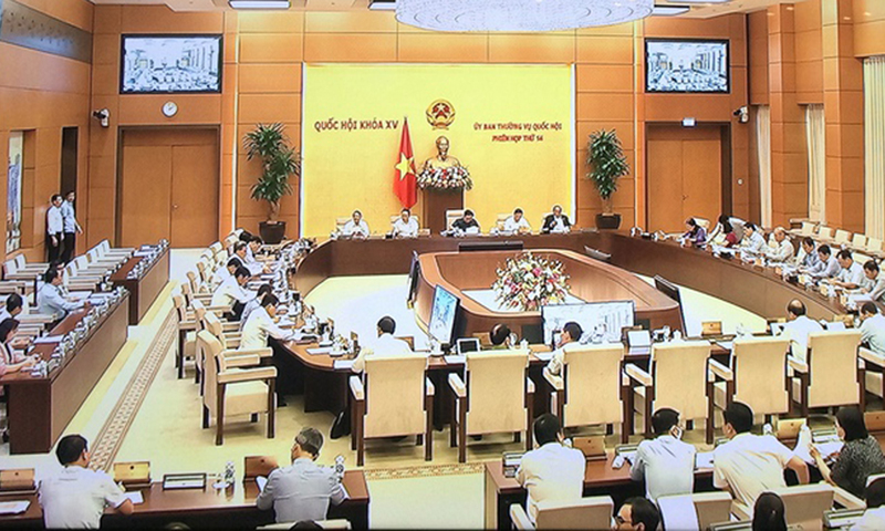 Tại phiên họp thứ 14, Ủy ban Thường vụ Quốc hội đã nhất trí ban hành Nghị quyết cho phép tiếp tục chi trả hỗ trợ đối với người lao động theo Nghị quyết số 03/2021/UBTVQH15 ngày 24/9/2021 của Ủy ban Thường vụ Quốc hội ban hành chính sách hỗ trợ người lao động và người sử dụng lao động bị ảnh hưởng bởi đại dịch COVID-19 từ Quỹ Bảo hiểm thất nghiệp - Ảnh: VGP/Nguyễn Hoàng