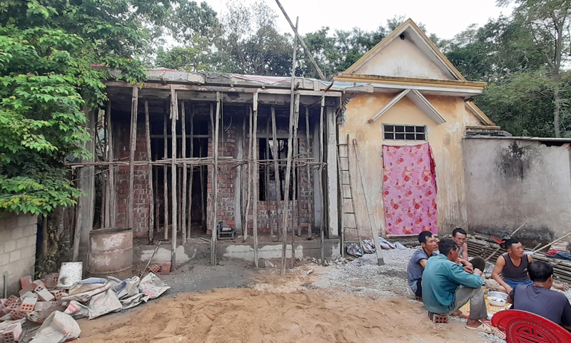 Ngôi nhà an toàn của chị Đinh Thị Hà, xã Liên Trạch (Bố Trạch) đang được khẩn trương thi công.