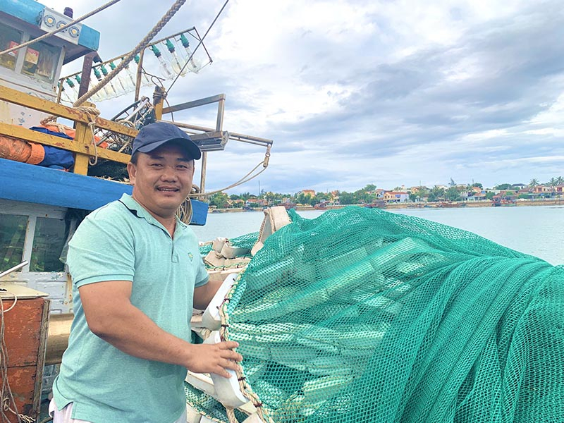 Ngư dân Phạm Tuyển là người dám nghĩ, dám làm, vươn lên làm giàu từ nghề khai thác thủy hải sản.