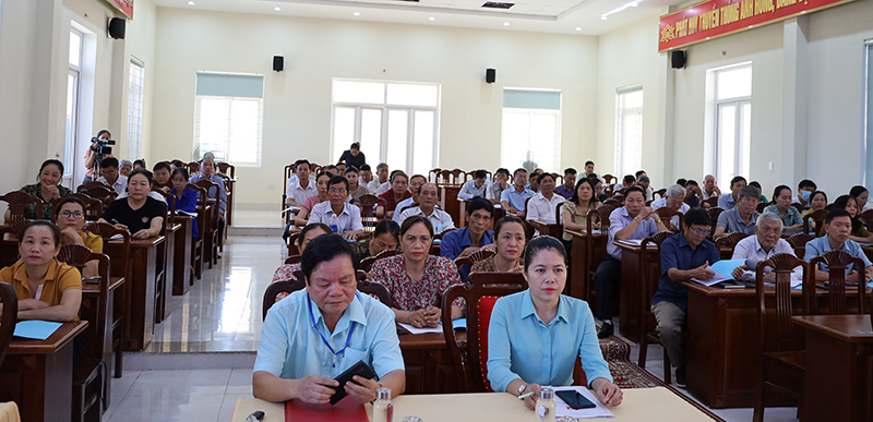 Các đại biểu và học viên dự khai mạc hội nghị tập huấn.