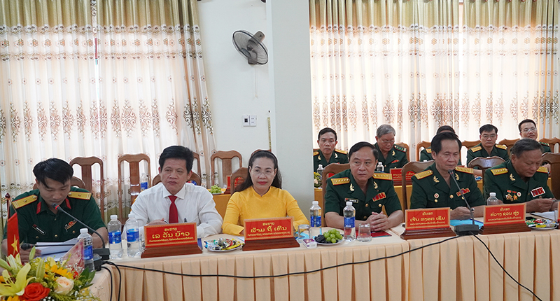Các đại biểu tham dự tại buổi hội đàm.
