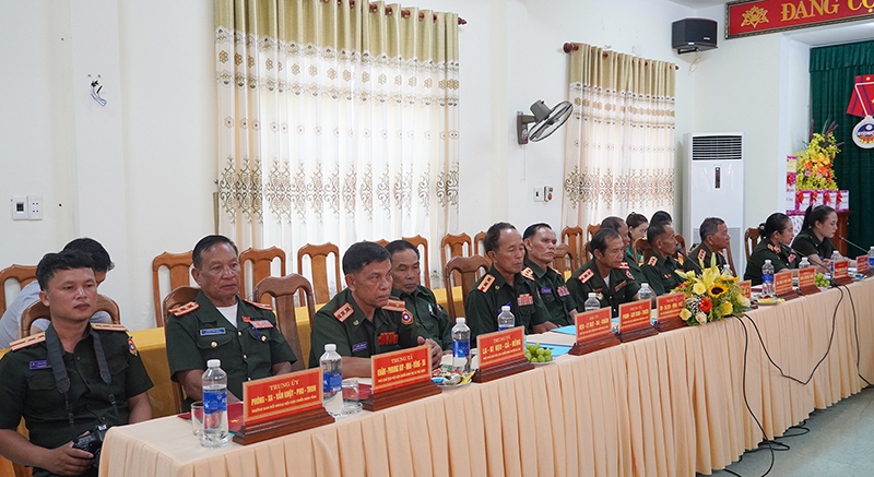 Các đại biểu tham dự tại buổi hội đàm.