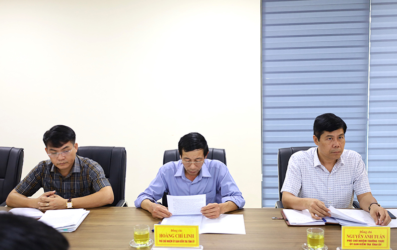  Các đại biểu tham dự kỳ họp. 