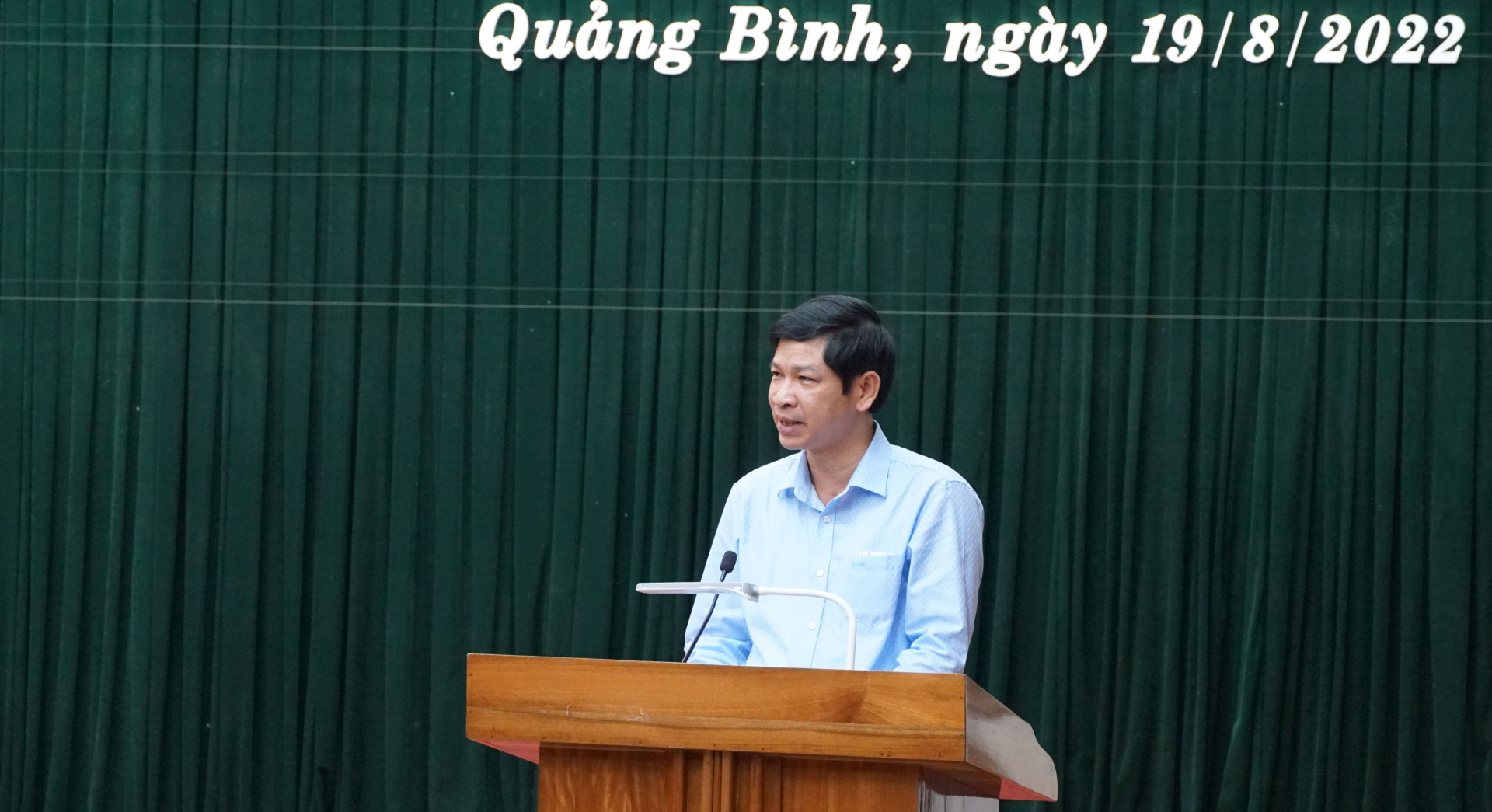 Đồng chí Phó Chủ tịch UBND tỉnh Hồ An Phong phát biểu tại buổi họp báo.