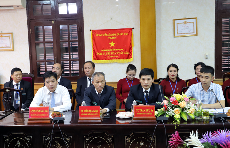 Lãnh đạo Ban Nội chính Tỉnh ủy và TAND tỉnh tại buổi hội đàm