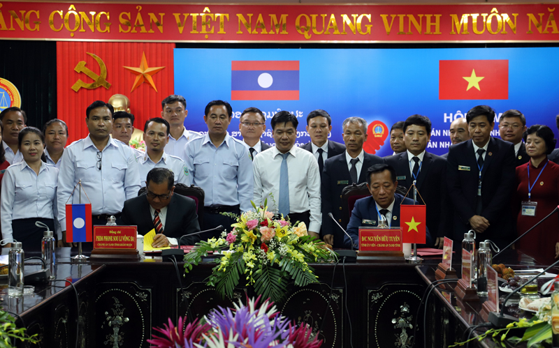 Lễ ký kết biên bản ghi nhớ giữa TAND tỉnh Quảng Bình và TAND tỉnh Khăm Muộn