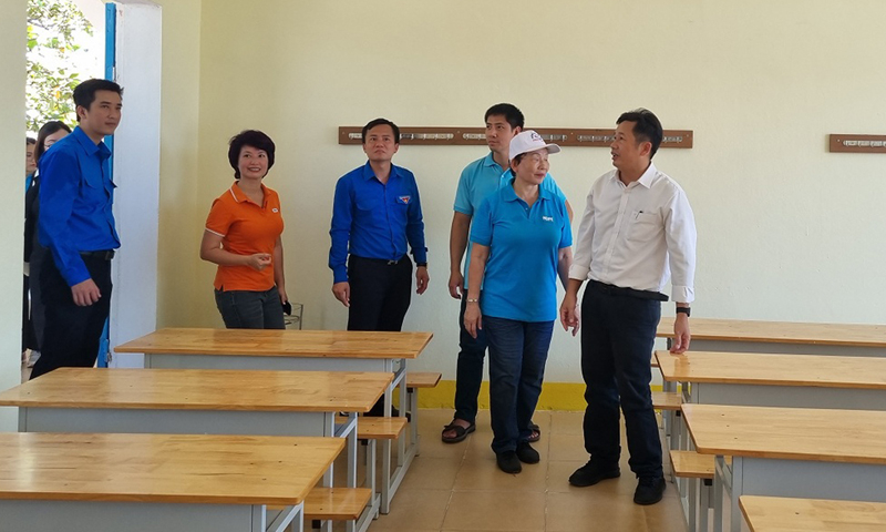 Chương trình“Trường em thay áo mới 