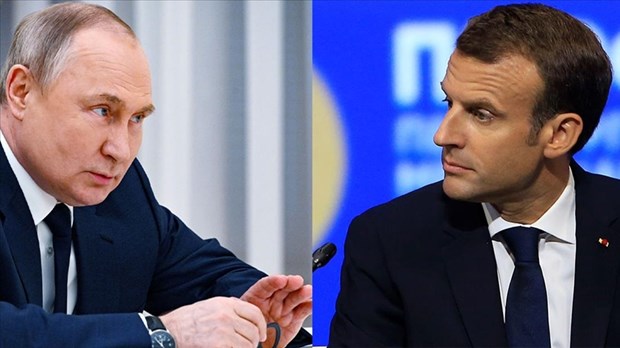 Tổng thống Nga Vladimir Putin (trái) và người đồng cấp Pháp Emmanuel Macron. (Nguồn: Aa)
