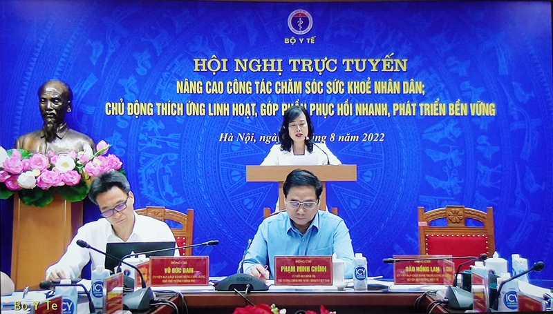 Quyền Bộ trưởng Bộ Y tế Đào Hồng Lan: Kiến nghị, đề xuất Chính phủ sớm xem xét và ban hành Nghị quyết về giải pháp, chính sách hỗ trợ cho nhân viên y tế thôn bản. Thực hiện phụ cấp theo nghề mức cao nhất với viên chức ngành y tế. Chức danh bác sĩ, bác sĩ y học dự phòng, dược sĩ sau khi tuyển dụng được xếp lương bậc 2.