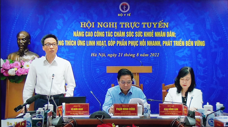 Phó Thủ tướng Vũ Đức Đam: Tôi tha thiết đề nghị các đồng chí Chủ tịch tỉnh chỉ đạo UBND huyện làm sao phải có chương trình chăm sóc sức khoẻ cho người dân trên mọi địa bàn. Từ đó, sẽ ra được các công việc, các mảng dịch vụ mà trạm y tế cơ sở buộc phải làm, nâng cao trình độ và tăng thu nhập. Khi có thu nhập tốt thì ngành Y sẽ thu hút lao động nhiều hơn.