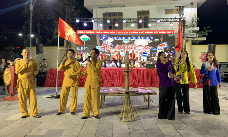  Thành đoàn Đồng Hới tổ chức tốt bài chòi trong Tuần lễ Văn hóa-Du lịch thành phố, thu hút đông đảo người dân, du khách tham gia.
