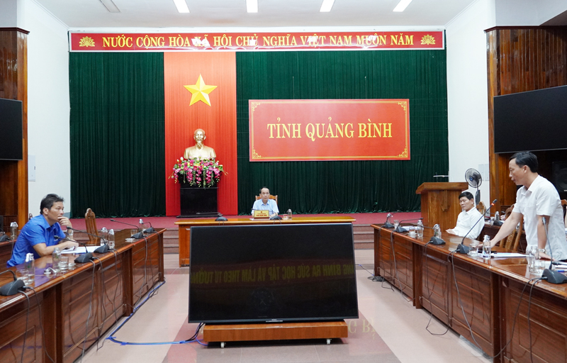 Giám đốc Sở Nông nghiệp và PTNT Mai Văn Minh phát biểu tại cuộc họp.
