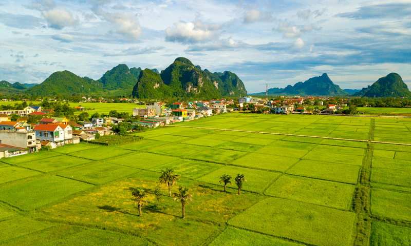 Thị trấn Quy Đạt                                                        Ảnh: Phạm Văn Thức