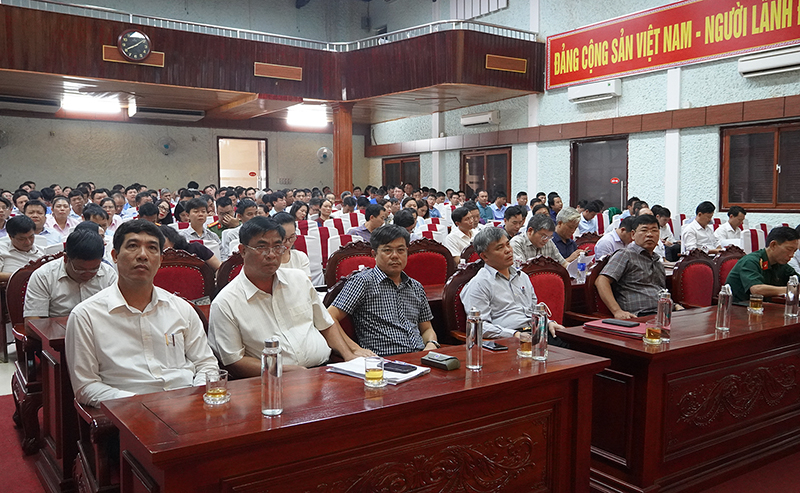 Các đại biểu tham dự hội nghị.
