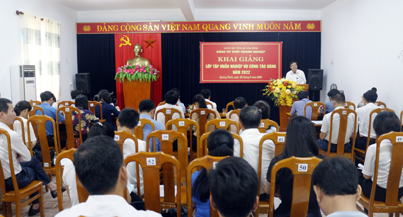 Toàn cảnh lễ khai giảng lớp tập huấn.
