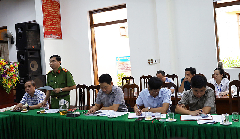 Đại diện đoàn công tác phát biểu làm rõ một số ý kiến tại buổi làm việc.