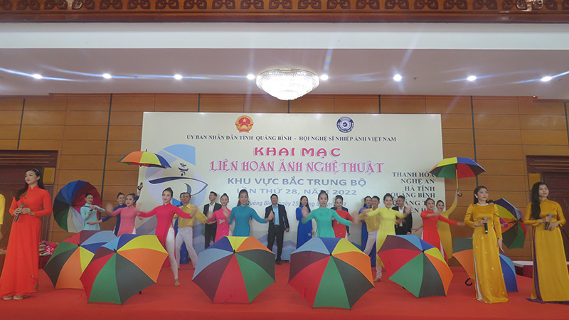 Một tiết mục văn nghệ chào mừng tại buổi lễ