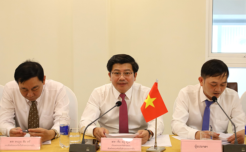 Đồng chí Trưởng ban Tổ chức Tỉnh ủy Trần Vũ Khiêm thông tin với đoàn công tác về hoạt động của Ban Tổ chức Tỉnh ủy Quảng Bình.
