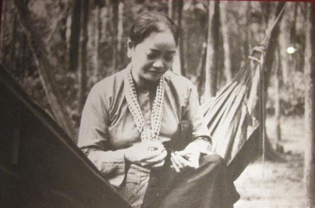 Chủ tịch Hồ Chí Minh tự hào nói về nữ tướng Nguyễn Thị Định  