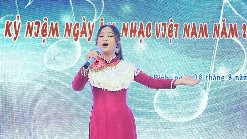 Tại buổi giao lưu, gặp mặt, nhiều ca khúc mới về quê hương, con người Quảng Bình lần được công bố.