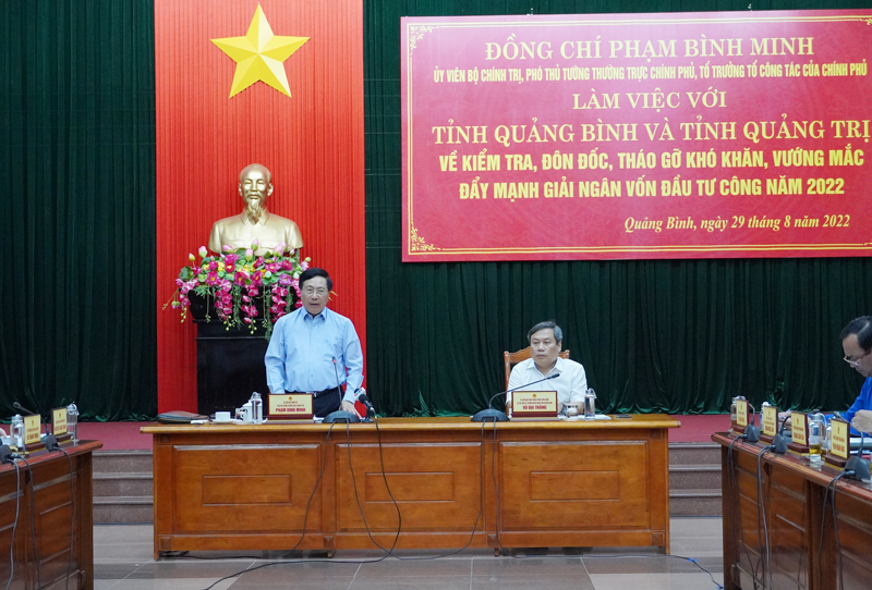 Đồng chí Phó Thủ tướng Thường trực Chính phủ Phạm Bình Minh đề nghị tỉnh Quảng Bình và Quảng Trị quyết liệt đẩy nhanh tiến độ giải ngân vốn đầu tư công.