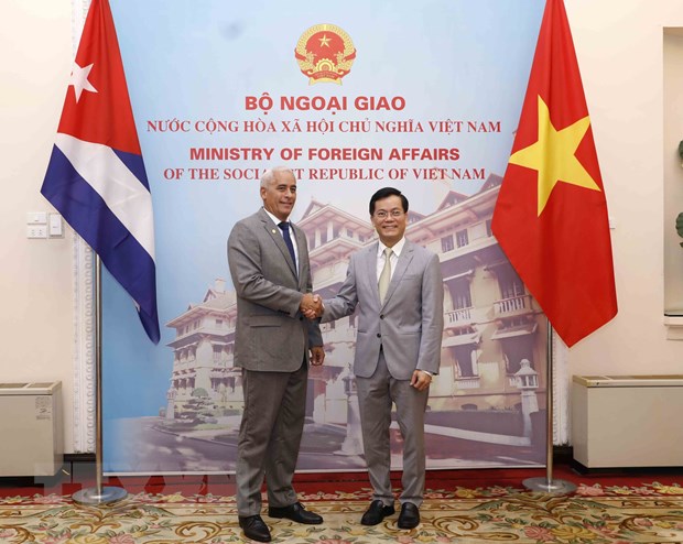 Thứ trưởng Bộ Ngoại giao Việt Nam Hà Kim Ngọc đón Thứ trưởng thứ Nhất Bộ Ngoại giao Cuba Gerardo Penalver Portal. (Ảnh: An Đăng/TTXVN)