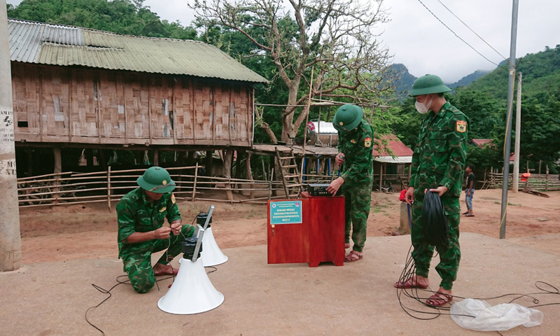BĐBP tỉnh thực hiện mô hình “Tiếng loa bản xa” trên địa bàn xã Thượng Trạch (Bố Trạch).