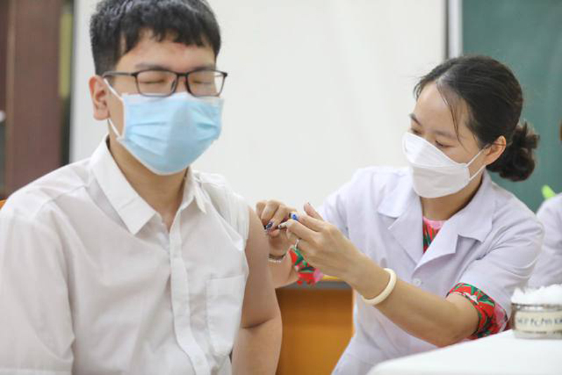 WHO và các quốc gia vẫn tiếp tục khẳng định tiêm vaccine phòng COVID-19 là biện pháp phòng dịch hữu hiệu nhất, kể cả đối với các biến chủng mới - Ảnh: VGP/HM
