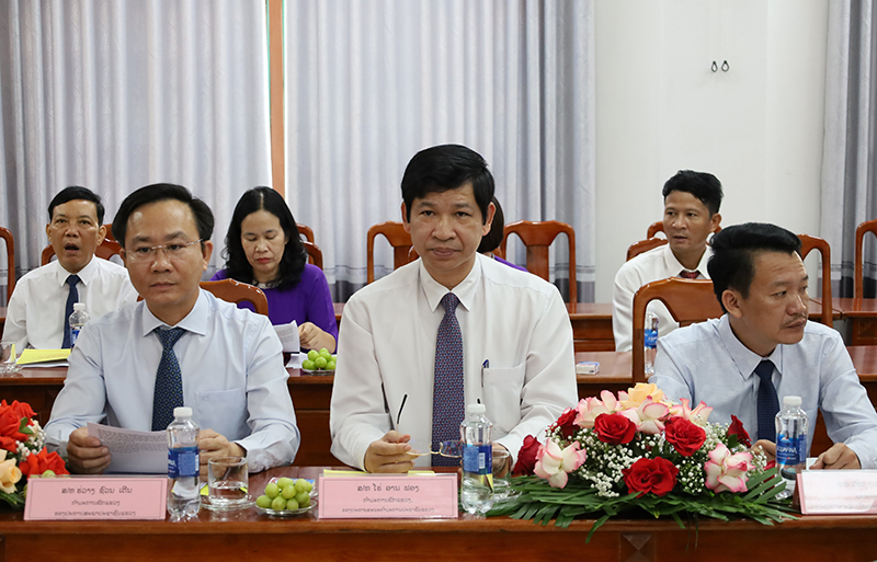 Các đại biểu dự hội đàm.