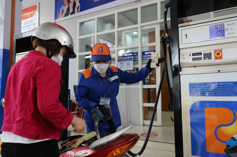 Bộ trưởng Bộ Công Thương đã có chỉ đạo thành lập 3 đoàn công tác để kiểm tra tình hình kinh doanh xăng dầu ở 3 miền Bắc-Trung-Nam ngay trong dịp nghỉ Lễ Quốc khánh. Ảnh minh họa