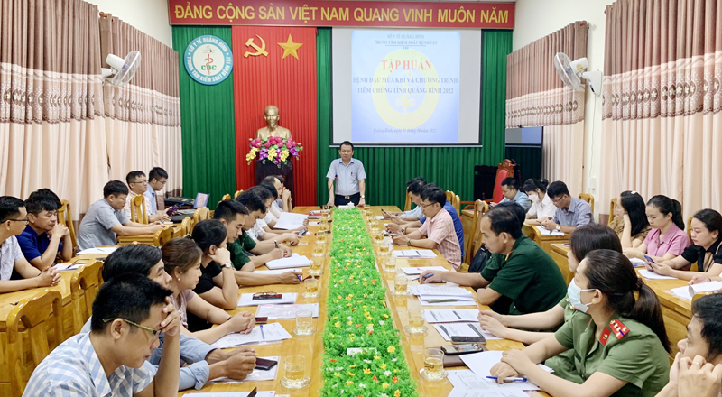 Lãnh đạo Trung tâm Kiểm soát bệnh tật khai mạc hội nghị tập huấn.