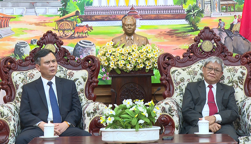 Đồng chí Chủ tịch UBND tỉnh Trần Thắng và đoàn công tác tỉnh Quảng Bình chào xã giao lãnh đạo tỉnh Chăm-pa-sắc, CHDCND Lào