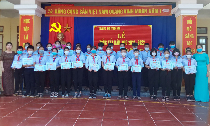 Năm học 2021-2022, mặc dù phải dạy học trong điều kiện dịch Covid-19, nhưng chất lượng giáo dục của Trường THCS Tiến Hóa vẫn đạt kết quả cao.