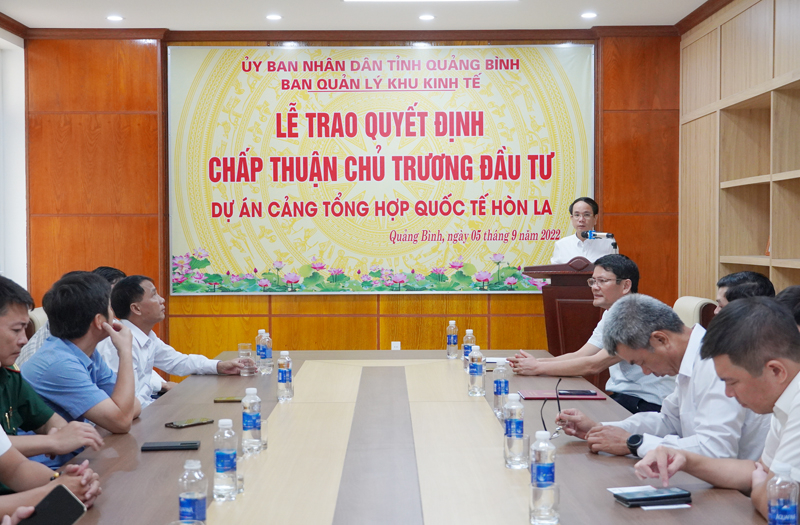 Đồng chí Phó Chủ tịch UBND tỉnh Phan Mạnh Hùng phát biểu tại buổi lễ.