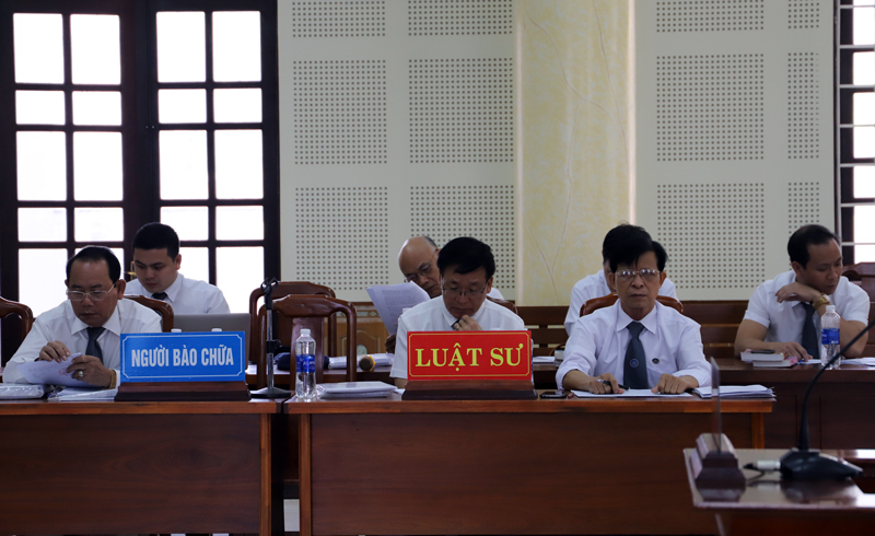 Đội ngũ luật sư bào chữa cho các bị cáo tại phiên tòa sơ thẩm