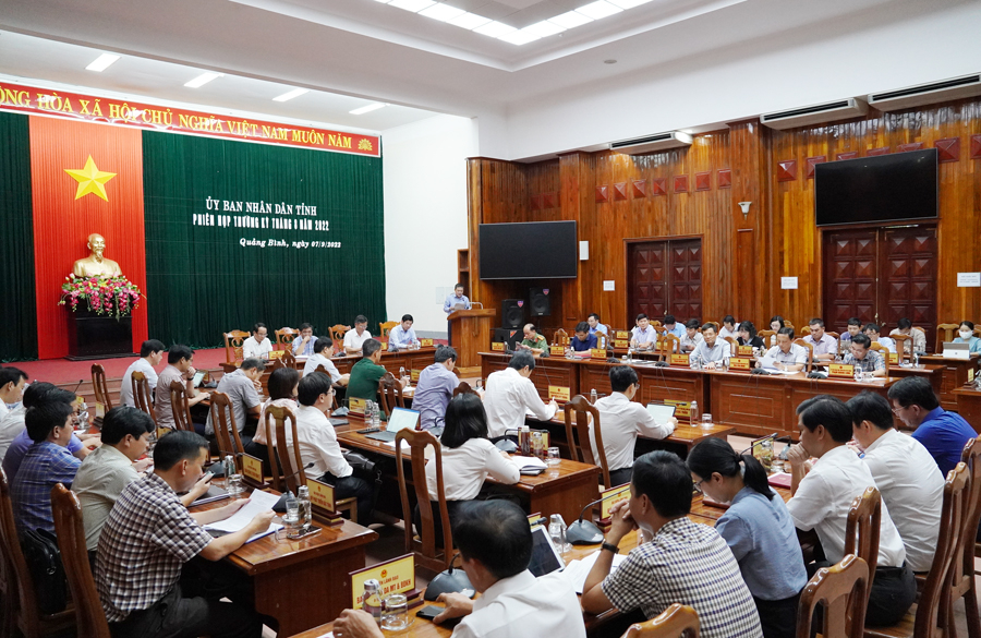Các đại biểu dự phiên họp.